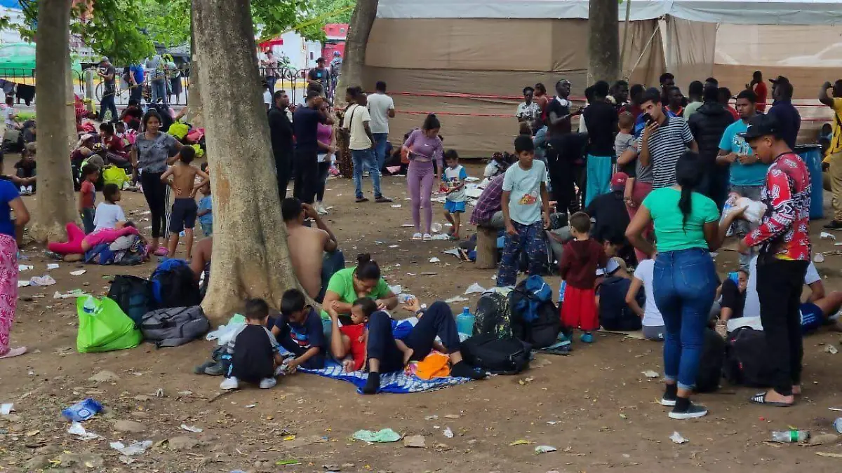 migrantes en campamento